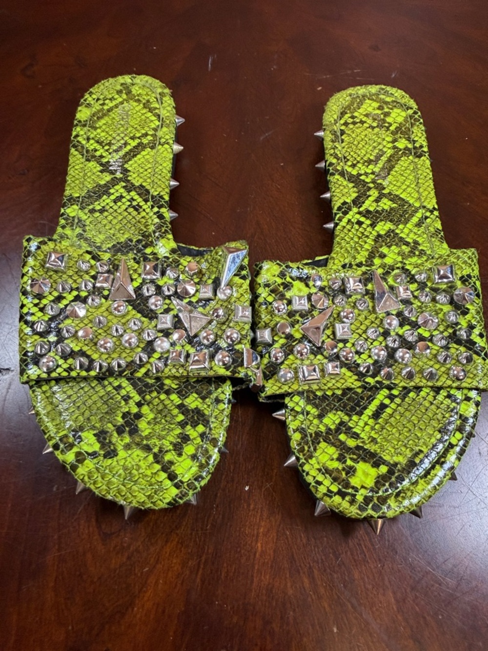 Green sandals with spikes decorations